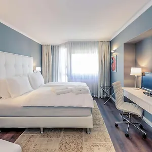 Mercure Raphael Hotell